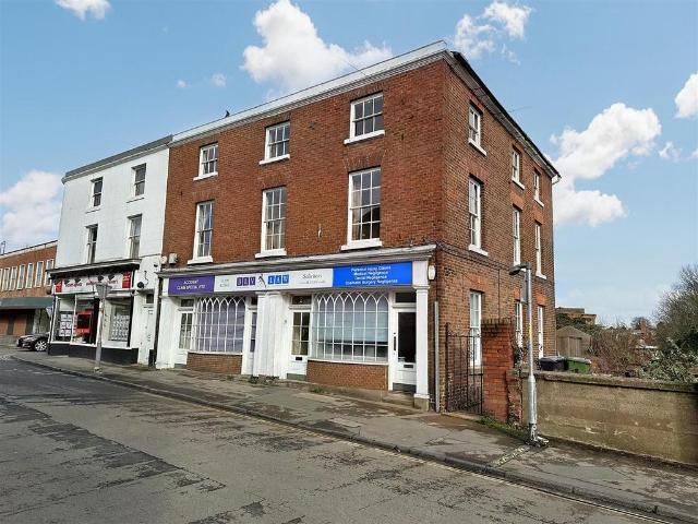 High Street, Stourport on Severn 2 bed apartment to rent £595 pcm £137 pw