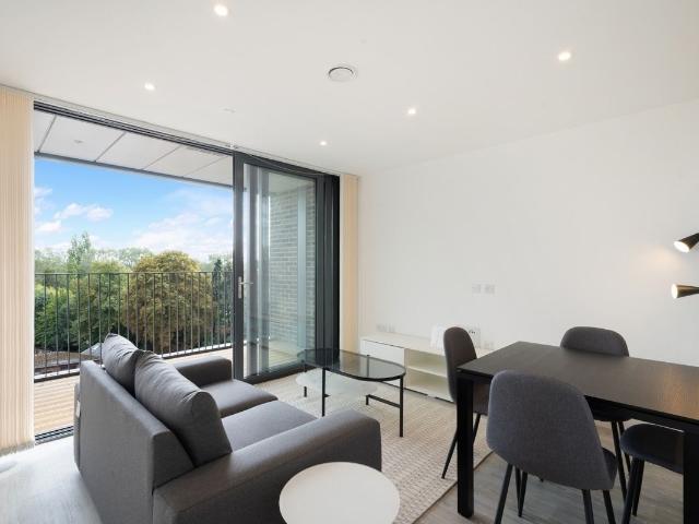 High Street, Staines Upon Thames TW18, 1 bed flat to rent, £1,668 pcm | PrimeLocation