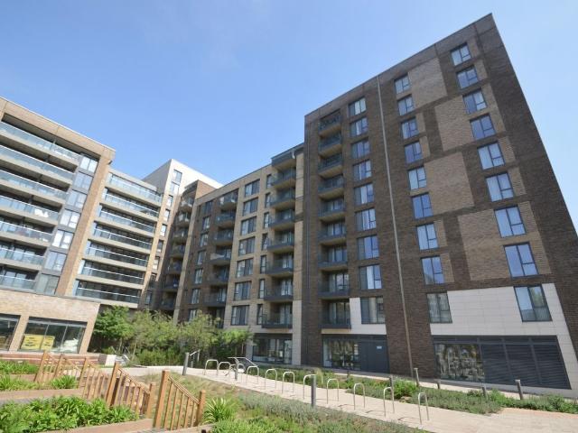High Street, Staines Upon Thames TW18, 2 bed flat to rent, £1,950 pcm | PrimeLocation