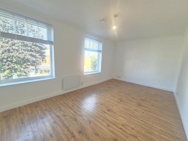 High Street, Stalybridge, SK15 2 bed maisonette to rent £1,000 pcm £231 pw