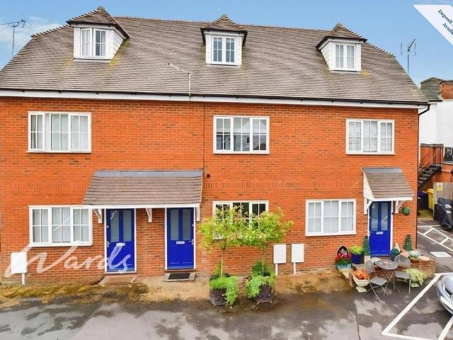 High Street Staplehurst TN12 2 bed townhouse to rent £1,100 pcm £254 pw