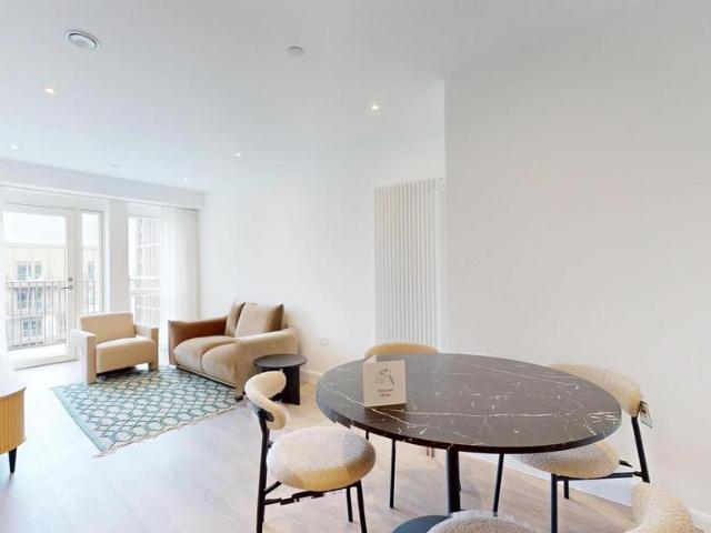 High Street, Stratford E15 2 bed apartment to rent £2,450 pcm £565 pw