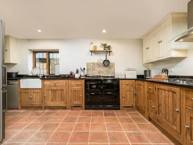 High Street | Studio townhouse for rent #151729799 | Rentberry