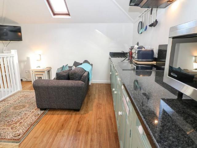 High Street | Studio townhouse for rent #152246025 | Rentberry