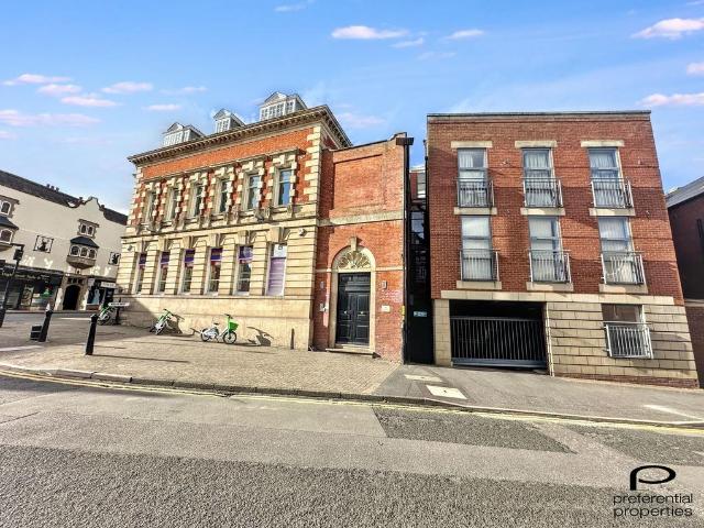 High Street, Sutton Coldfield B72 2 bed flat to rent £1,500 pcm £346 pw