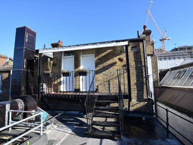 High Street, Sutton SM1, 2 bed flat to rent, £1,400 pcm | PrimeLocation