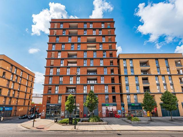 High Street, Sutton SM1, 2 bed property to rent, £1,900 pcm | PrimeLocation