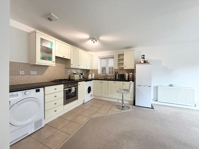 High Street, Syston LE7, 2 bed flat to rent, £900 pcm | PrimeLocation