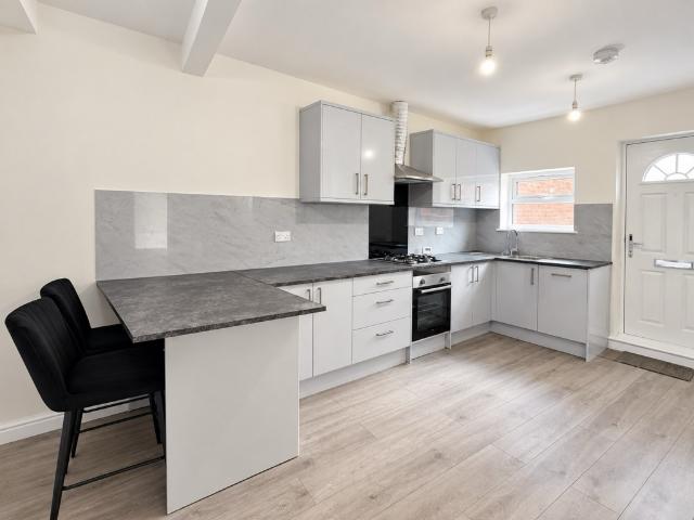 High Street, Syston, Leicester LE7 3 bed flat to rent £1,095 pcm £253 pw