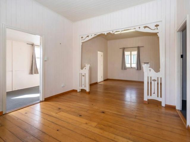 High Set 3 Bedroom Queenslander in Central Location