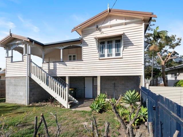 High Set 3 Bedroom Queenslander in Central Location