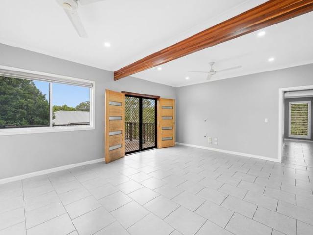 HIGH SET WEST GLADSTONE HOME FULL OF CHARACTER & AMBIENCE.