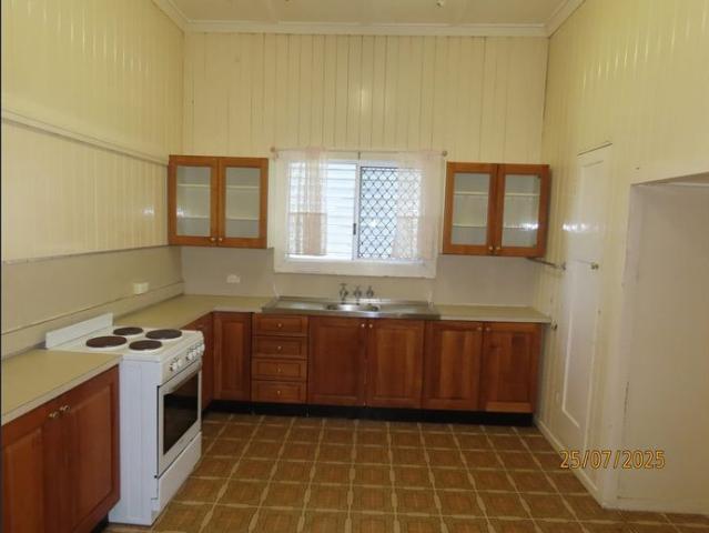 High set, beautifully presented home