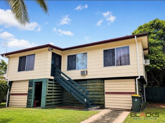 HIGH SET FAMILY HOME WITH ENCLOSED VERANDAH AND SPACIOUS LIVING AREAS