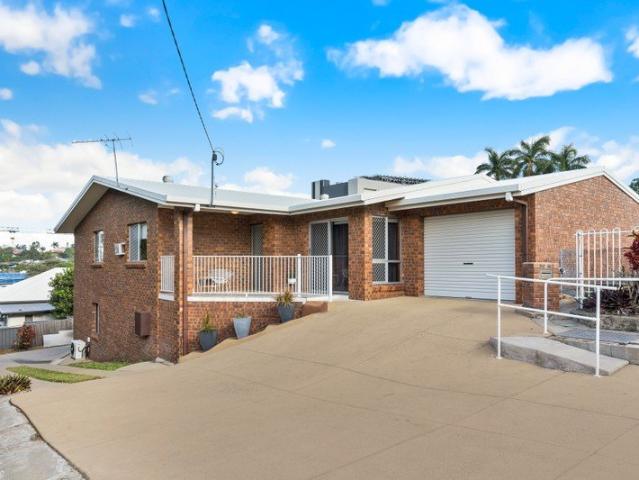 High Set Living in a Convenient Location