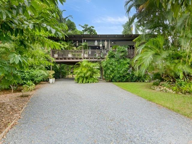 HIGH SET QUEENSLANDER WITH MESMERISING VIEWS