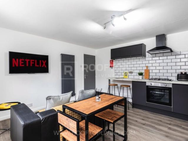 High Spec Double Rooms in Hyde Park 1St Sept