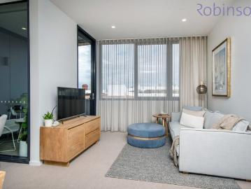 High spec fully furnished apartment in the popular eastern end of the City