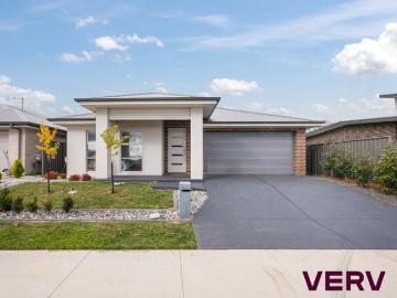 High Spec Modern Living in a Great Location