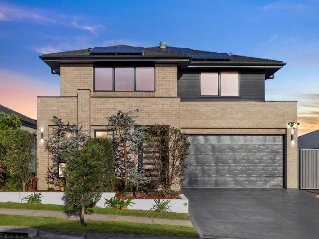 High Tech North Facing Clarendon Family Haven | Prime Location Walk to Schofields Public School