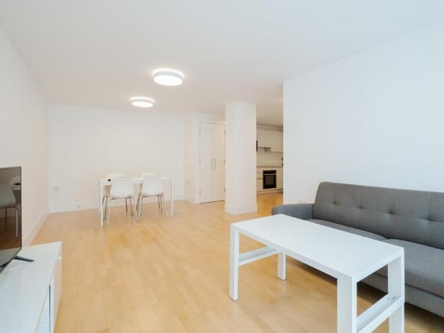 High Timber Street London EC4V 1 bed flat to rent £2,750 pcm £635 pw