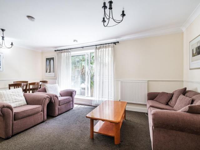 High Timber Street London EC4V 2 bed apartment to rent £3,500 pcm £808 pw