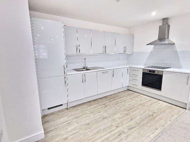 High Town Road, Luton LU2, 3 bed flat to rent, £1,300 pcm | PrimeLocation