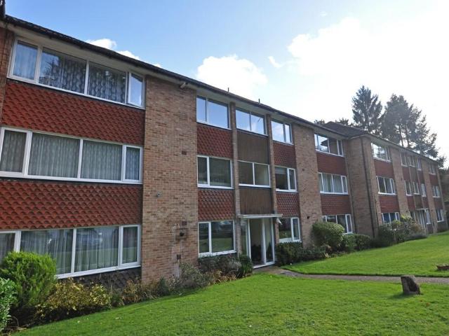 High Trees Court, Stafford Rd 2 bed flat to rent £1,500 pcm £346 pw