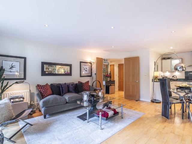High Trees SW19, 2 bed flat to rent, £3,800 pcm | PrimeLocation