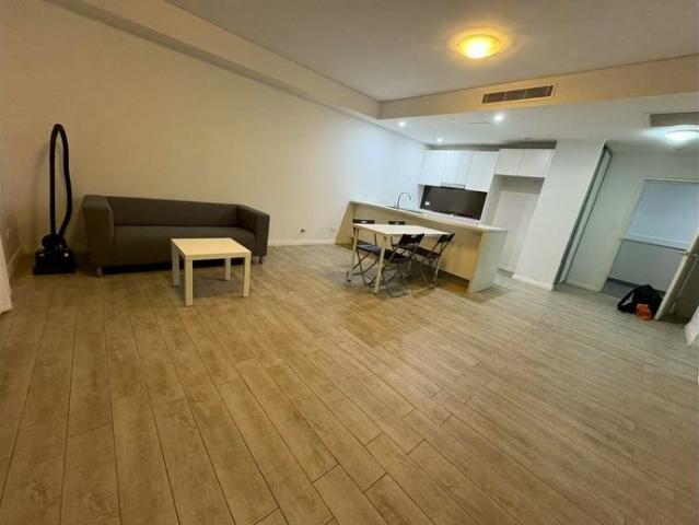 High view Modern 2 Bed Apartment & Central Air Conditioning System & Convenient lifestyle !