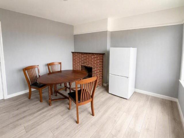High West Street, Dorchester, DT1 2 bed flat to rent £1,050 pcm £242 pw
