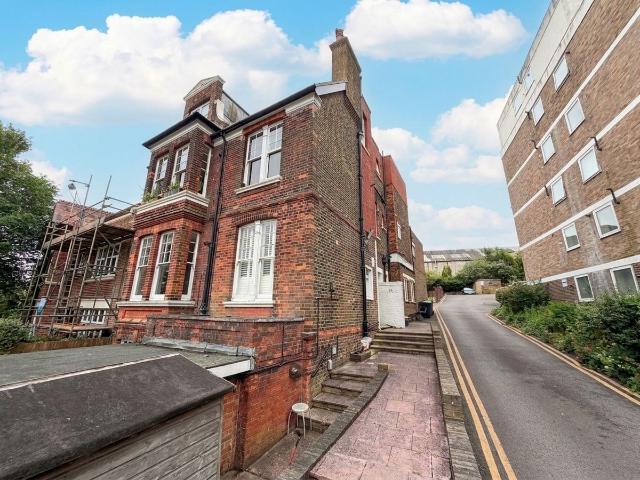 Highcroft Villas, Brighton BN1, 2 bed flat to rent, £1,600 pcm | PrimeLocation