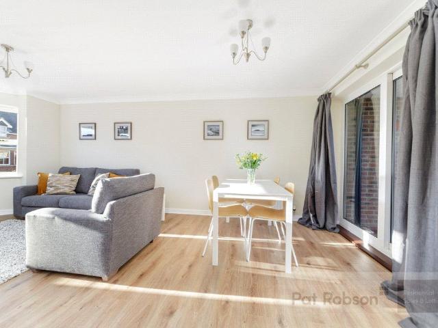 Highbridge, Gosforth, Newcastle Upon Tyne NE3, 2 bed flat to rent, £1,195 pcm | PrimeLocation