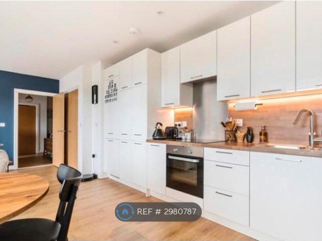 Highbrook House, London N20, 2 bed flat to rent, £2,450 pcm | PrimeLocation