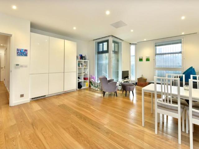 Highbury Crescent, Highbury, London, N5 2 bed apartment to rent £3,100 pcm £715 pw
