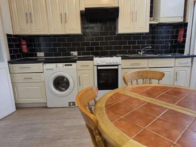 Highbury Gardens IG3, 2 bed maisonette to rent, £1,800 pcm | PrimeLocation