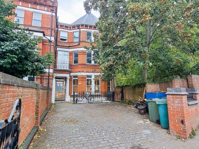 Highbury Grove, Highbury, London N5, 3 bed flat to rent, £3,900 pcm | PrimeLocation