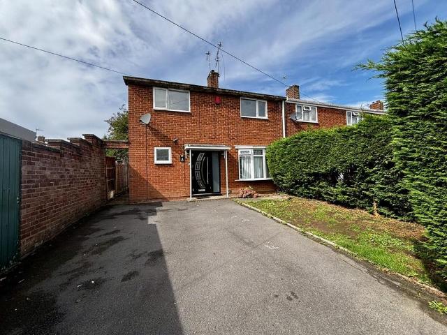 Highbury Green, Nuneaton CV10 3 bed house to rent £1,200 pcm £277 pw