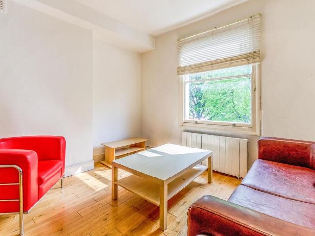 Highbury Hill, Highbury, London, N5 3 bed flat to rent £4,312 pcm £995 pw