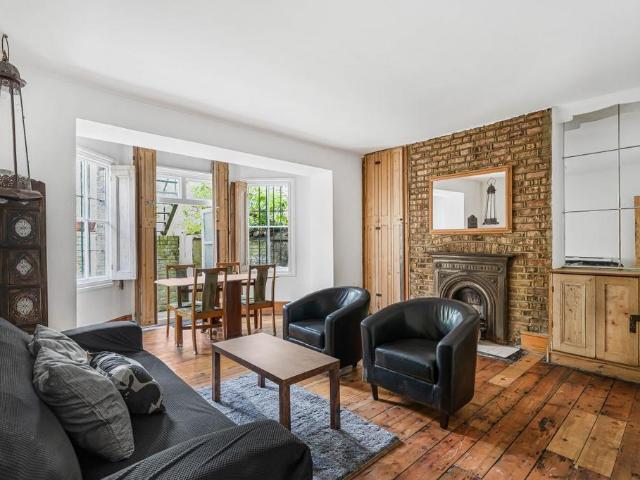 Highbury New Park, Highbury 2 bed flat to rent £2,700 pcm £623 pw