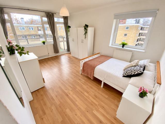 Highbury New Park, London N5, 3 bed shared accommodation to rent, £1,150 pcm | PrimeLocation