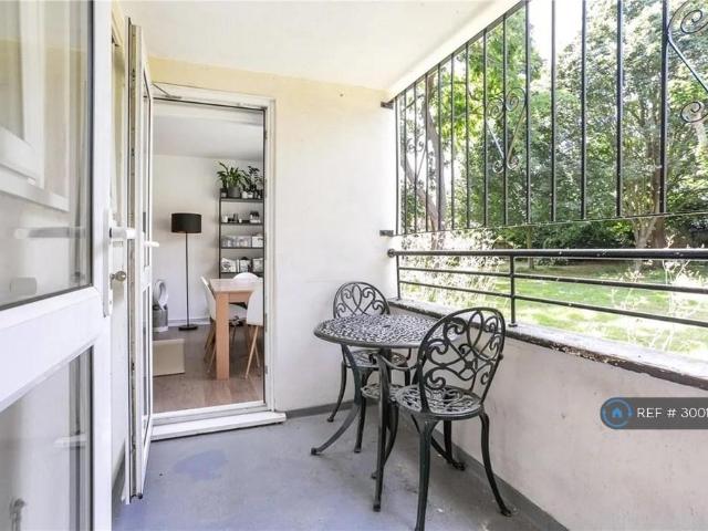 Highbury New Park, London, N5 2 bed flat to rent £2,600 pcm £600 pw