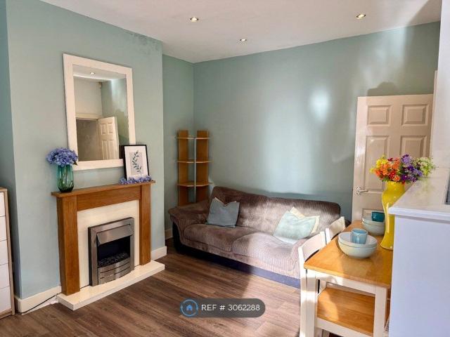 Highbury Place, Leeds LS6, 4 bed end terrace house to rent, £1,350 pcm | PrimeLocation