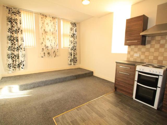 Highbury Road, Bulwell, Nottingham, NG6 1 bed flat to rent £695 pcm £160 pw