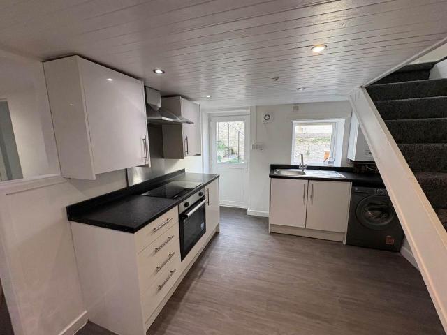 Highbury Road, Weston super Mare. 2 bed house to rent £1,200 pcm £277 pw