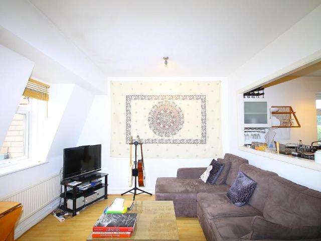 Highbury Station Road, Highbury &. 1 bed flat to rent £2,150 pcm £496 pw