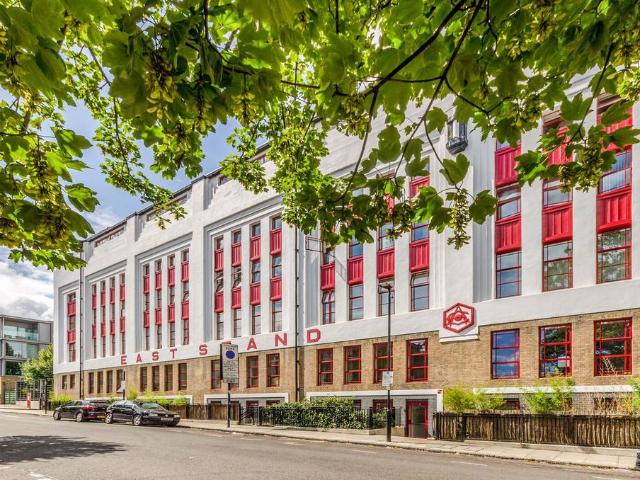 Highbury Stadium Square, Highbury. Studio to rent £2,492 pcm £575 pw