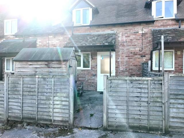 Highgate Court, Leominster 2 bed terraced house to rent £675 pcm £156 pw