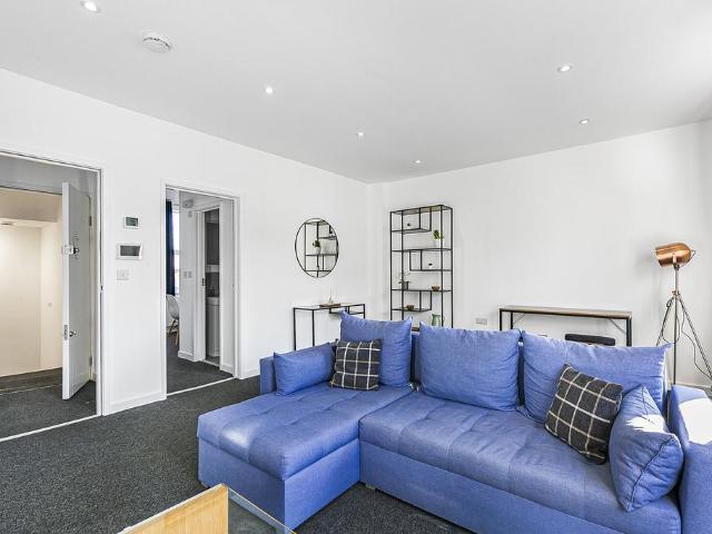 Highgate Hill, London N19 2 bed flat to rent £2,750 pcm £635 pw