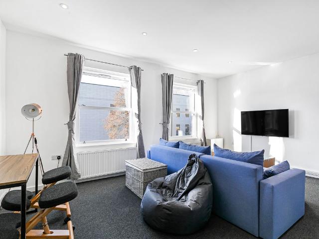 Highgate Hill, London N19, 2 bed flat to rent, £3,200 pcm | PrimeLocation